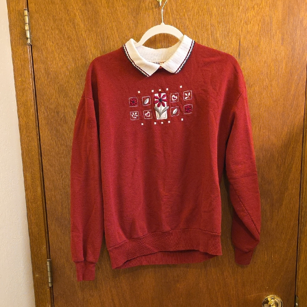 Elegant Red Crewneck Sweater with Embroidered Accents
